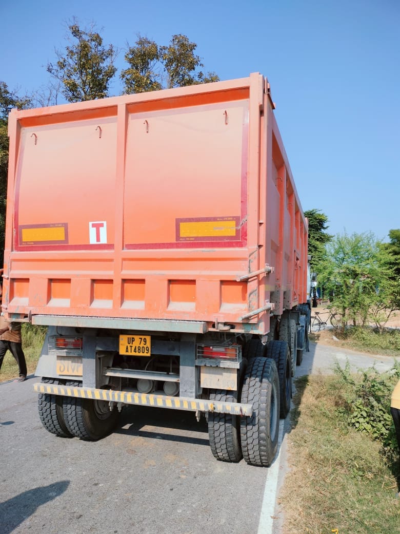 Three killed, two injured, including a sanitation worker in road accidents