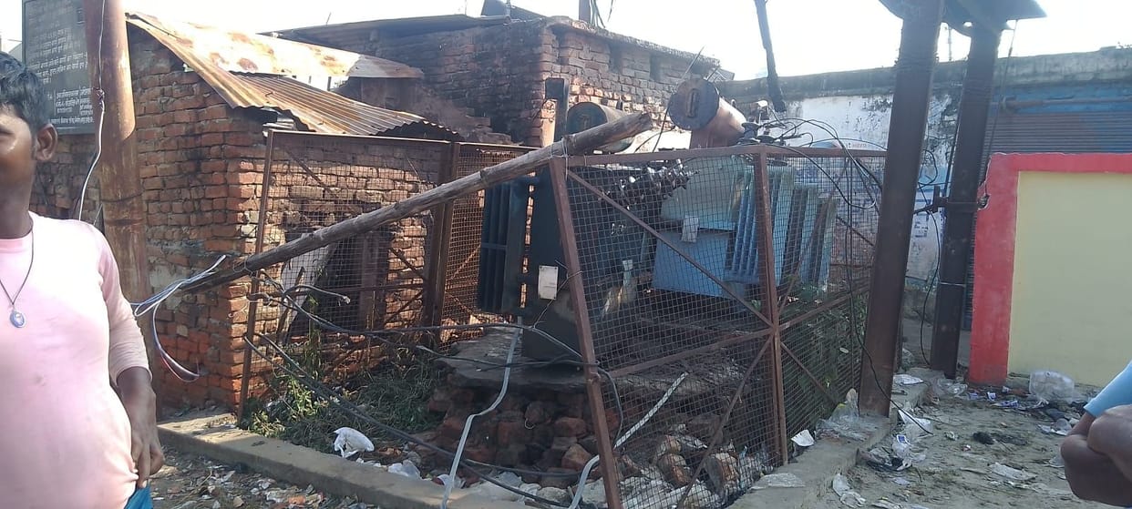 Two shops burnt due to transformer fire