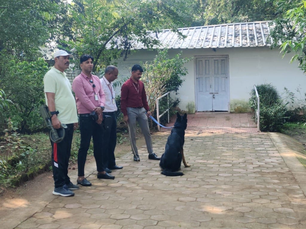 Press photographer killed in Chhindwara!SFL team probes body found tied to gamcha inside Khatara car