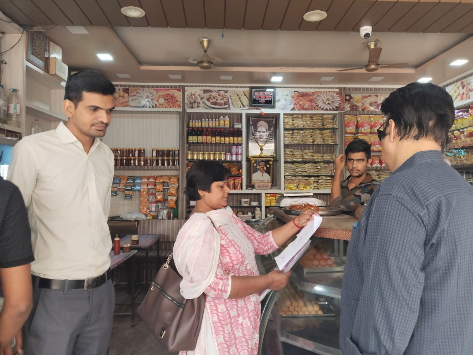 कन्ज्यूमर केयर अभियान के तहत कार्रवाई।
