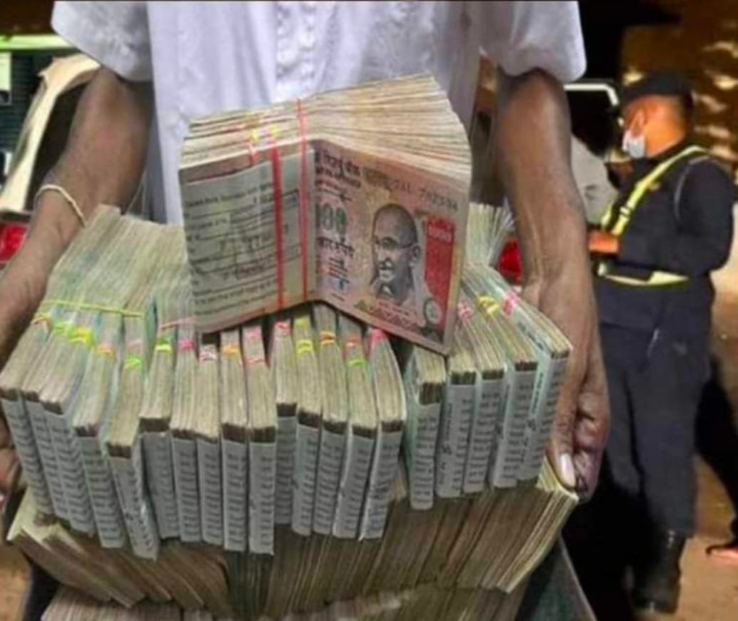 Two persons from Maharashtra arrested with 20.50 lakh Indian rupees in Nepal