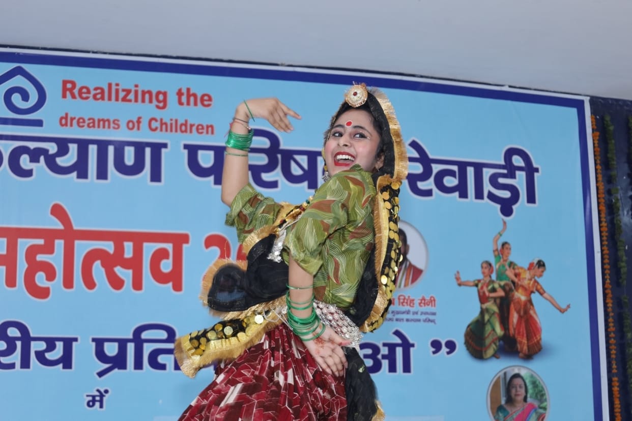The students received a lot of applause from the audience with their dance.