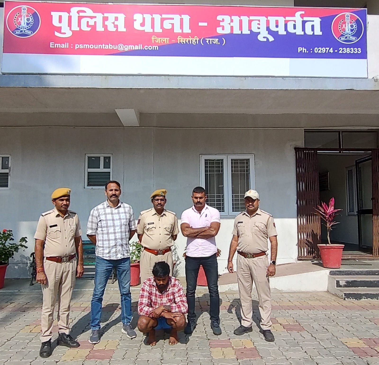 सिरोही। पुलिस द्वारा चेहरे पर पेट्रोल डालकर युवक को जिंदा जलाने एवं उसकी हत्या का प्रयास करने क