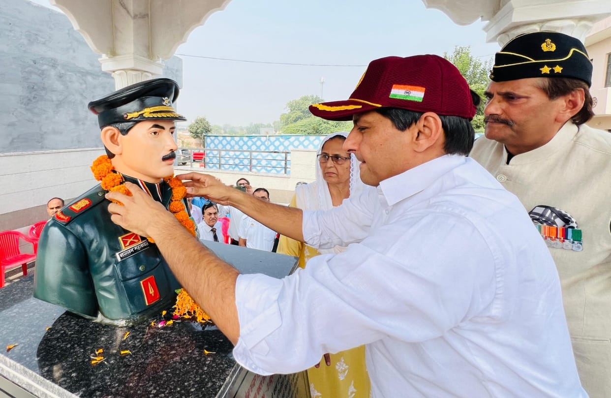 MP unveiled the statue of martyr Major Sajjan Singh Gehlawat