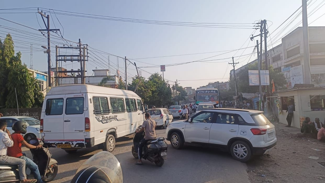 Traffic diverted at crowded places in Baddi city