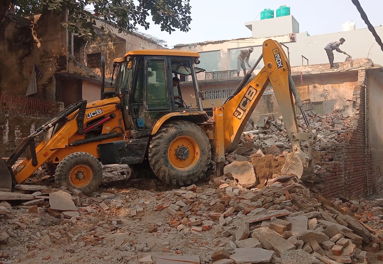 JCB deployed to demolish old Dharamshala building