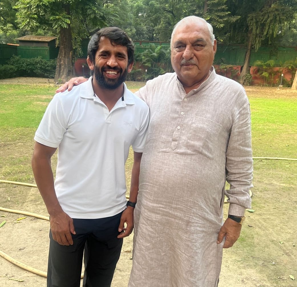 Bajrang Punia discussed the challenges of farmers with former CM