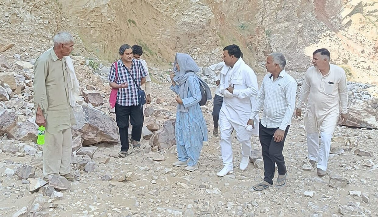 arawali bachao team reqached rawalvas village