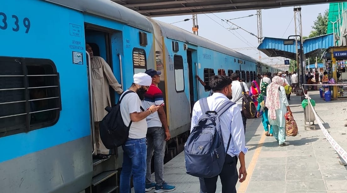 Stoppage of 18 trains including Jan Shatabdi Express started at Bhodwal Majri station