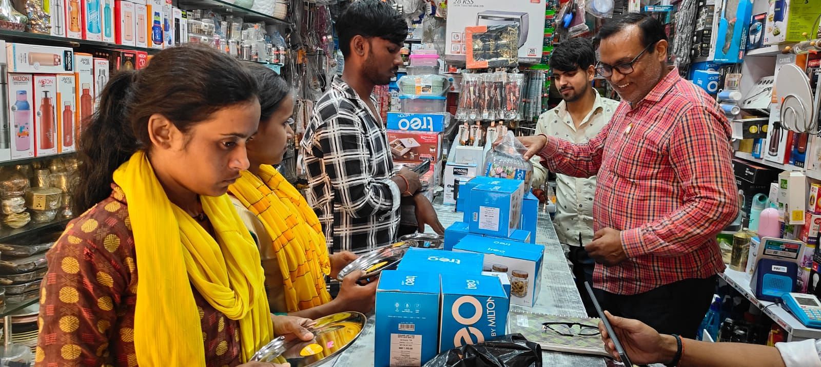 It will rain on Pushya Nakshatra today, markets decorated to attract customers