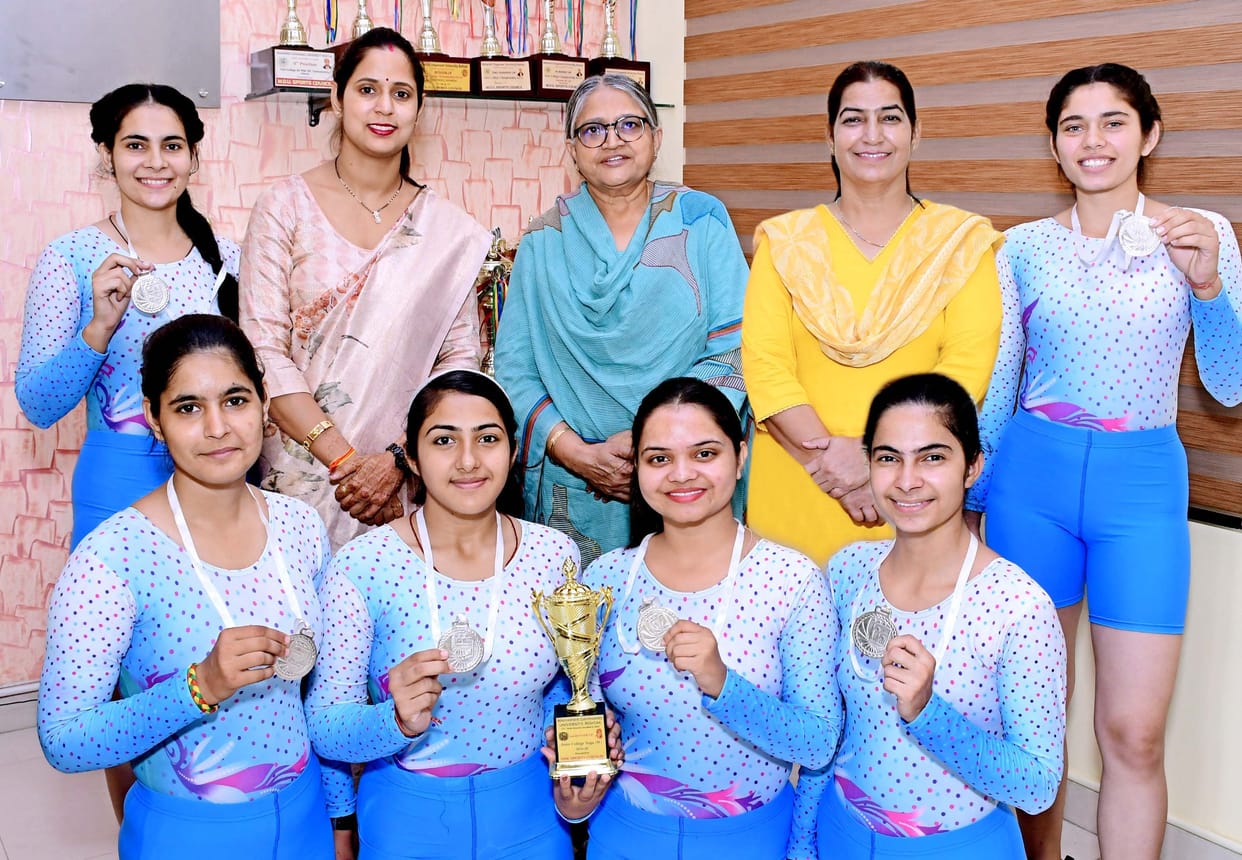 Won bronze medal in yoga competition