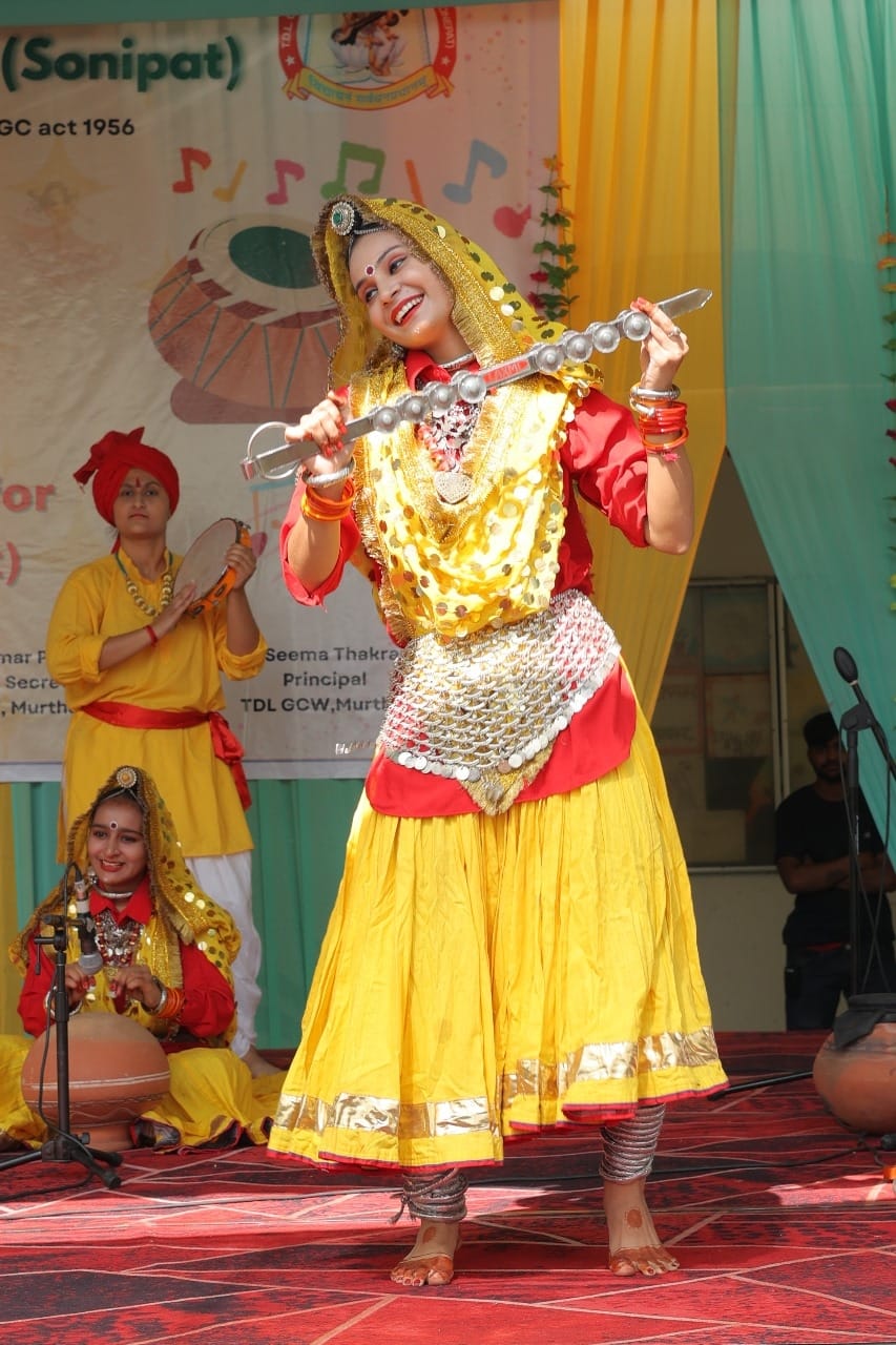 Youth Festival Unifest-2024: Girl students add color with their presentations