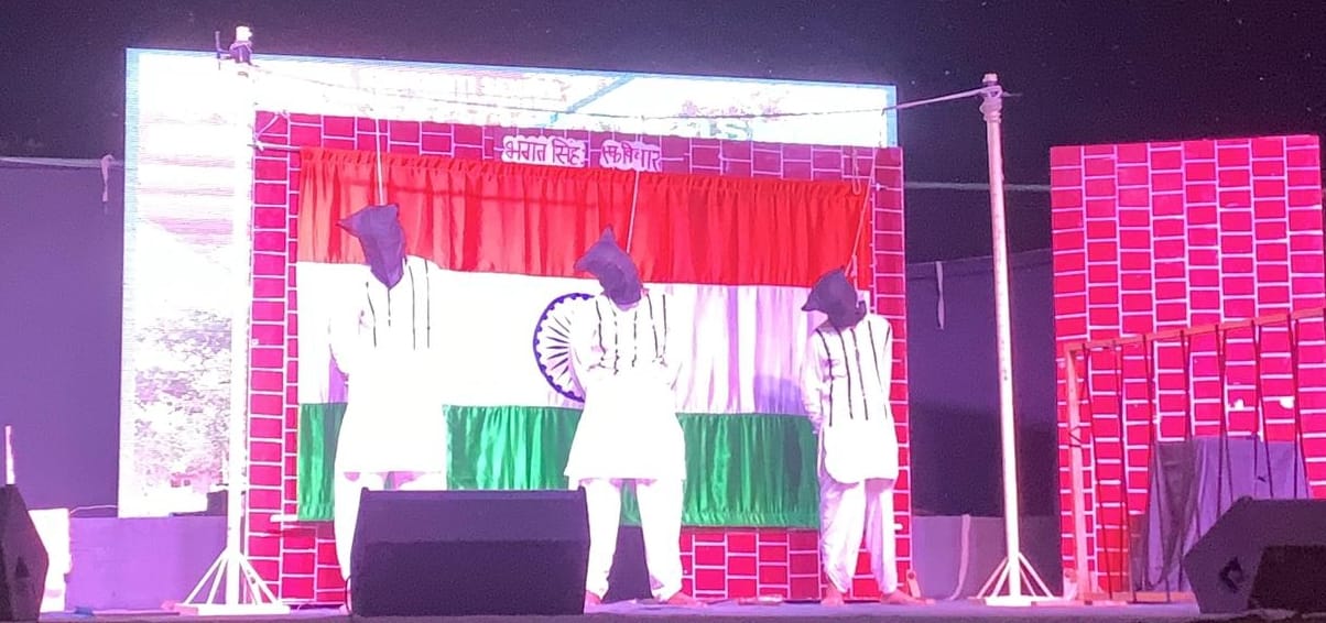 Students mesmerized everyone by presenting a drama.