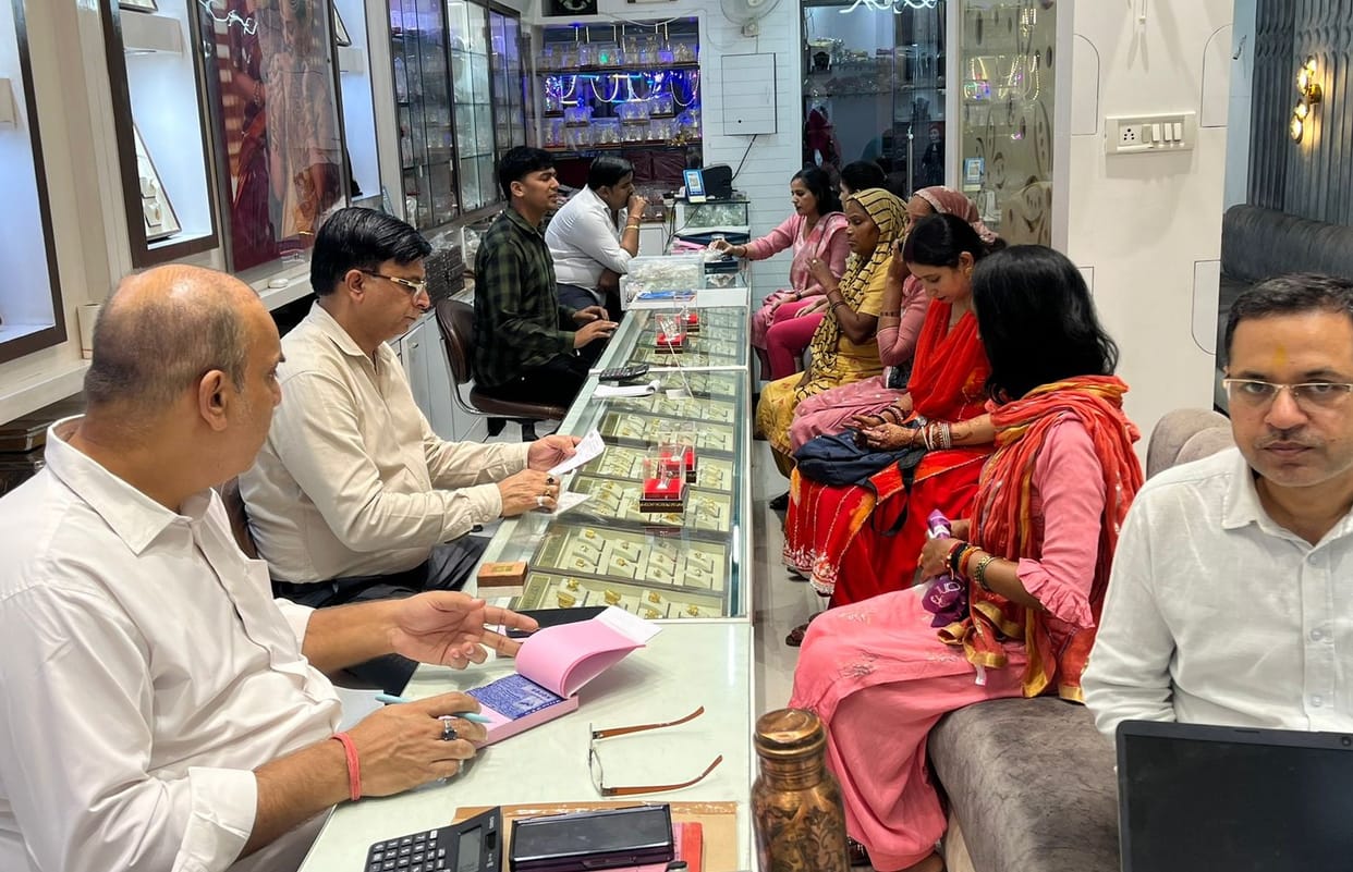 Market shines in Guru Pushya Nakshatra, business worth Rs 8 crores done