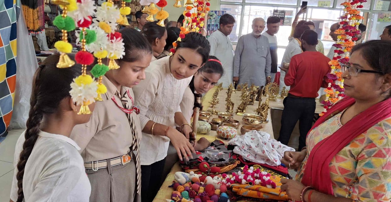 Handicraft and cultural festival fair becomes the choice of city residents