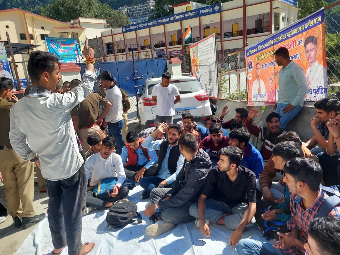 Student leaders demonstrated, locked the college