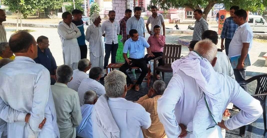 Under the stubble management awareness mission, farmers of various villages were made aware.