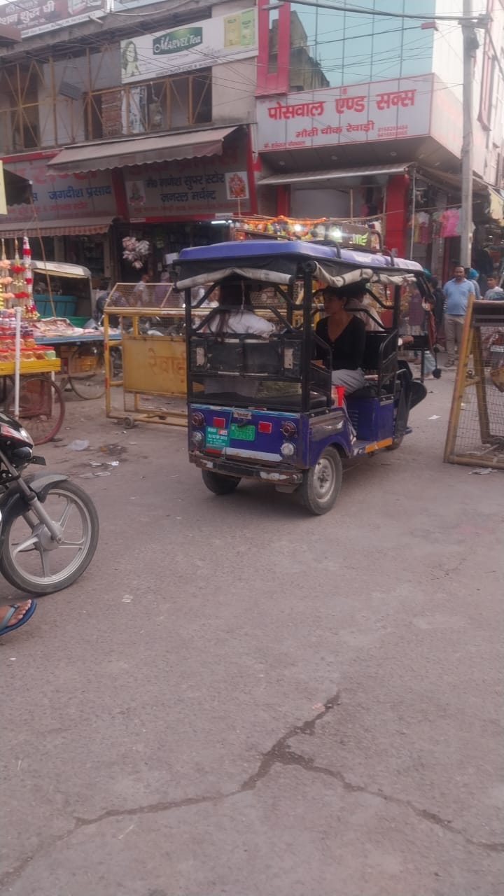 Barricades are being put up in the market to prevent traffic jams during the festive season