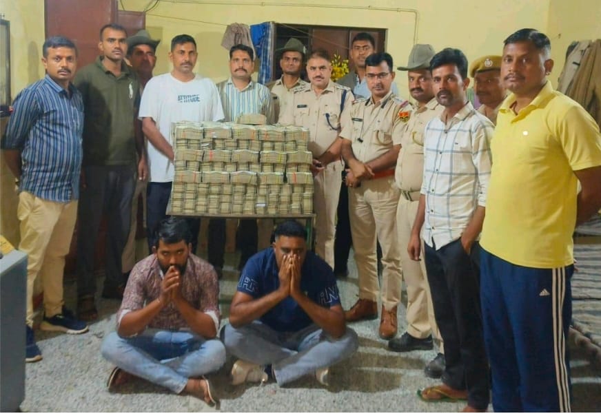 पुलिस की गिरफ्त में आरोपी।