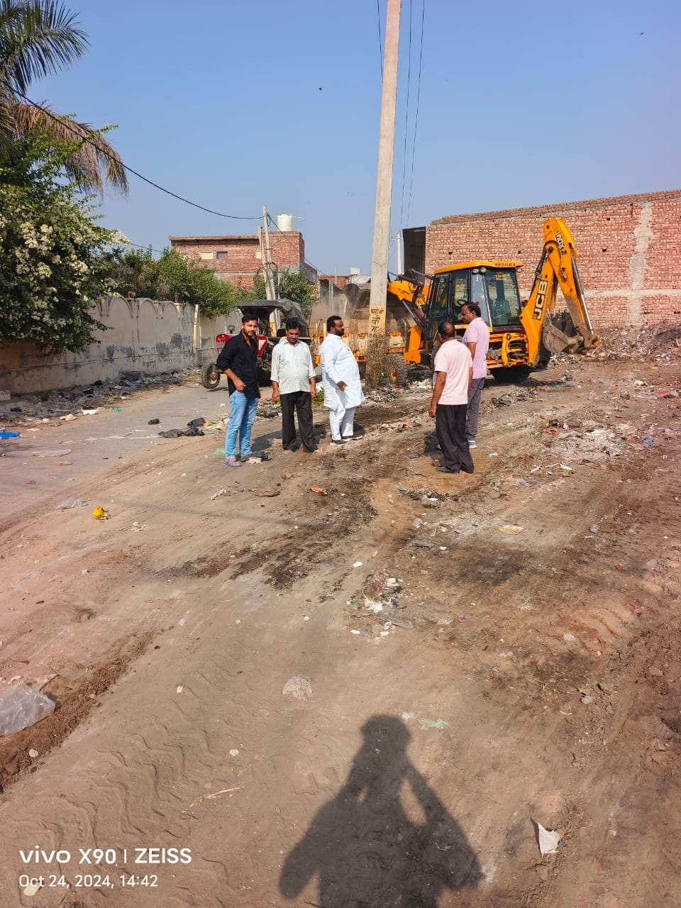 Garbage was piled up due to lack of pickup, Deputy Chief got JCB lifted