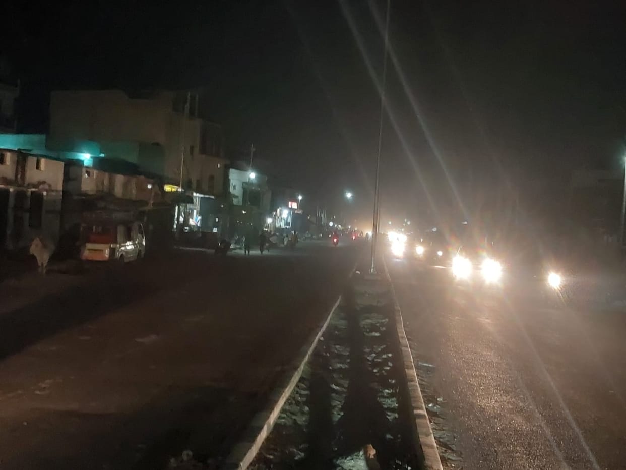 There is no street light or bulb on the highway in Barkheda, vehicles are running in the dark
