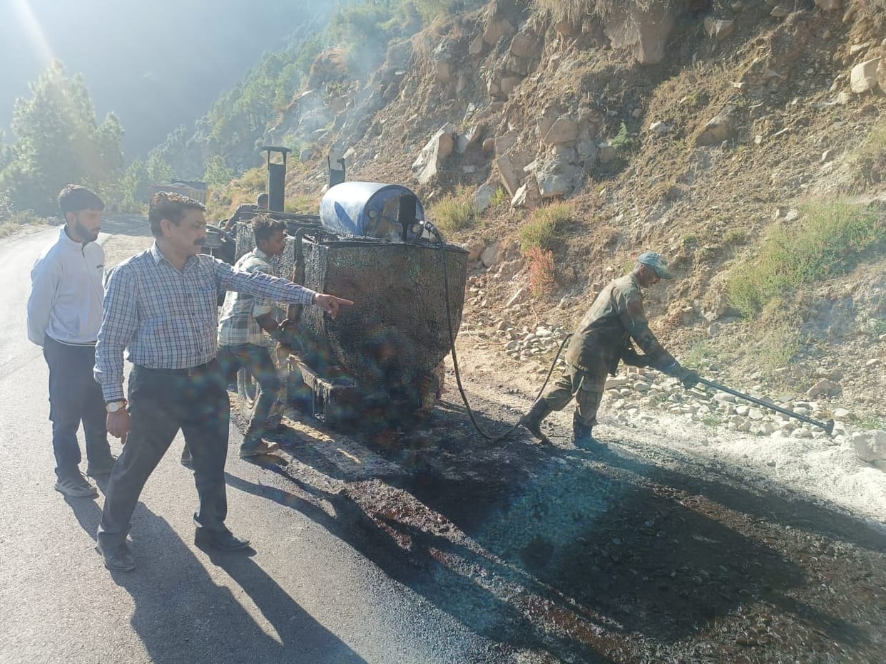 SDO inspected the tar being laid on Chamba-Khajjiar road