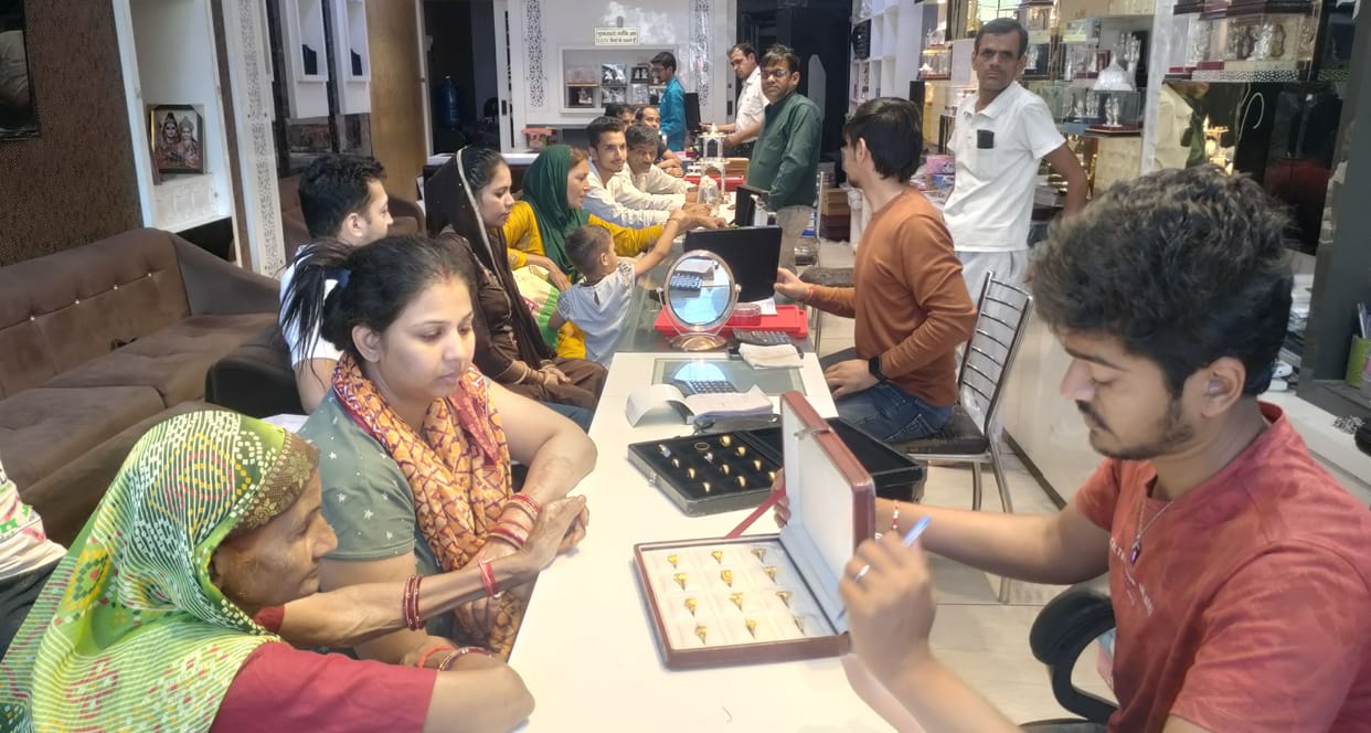 Business will shine on Dhanteras and Diwali