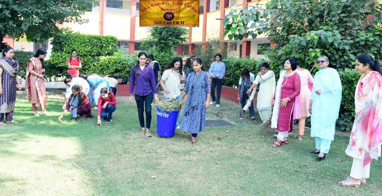 Girls started cleanliness campaign in college