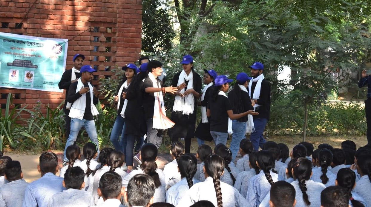 Volunteers explained the importance of cleanliness to the students