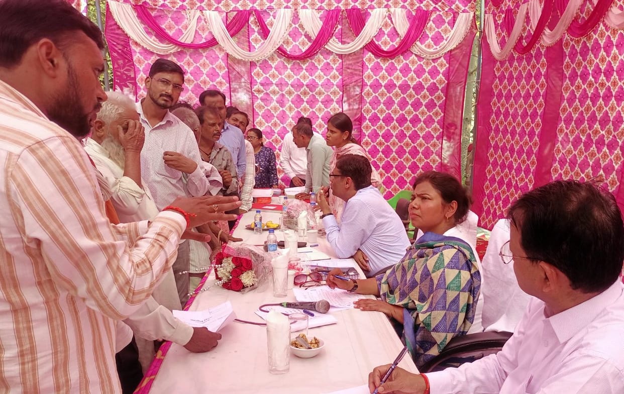 The District Magistrate held a meeting in Gidhaul village and listened to the problems