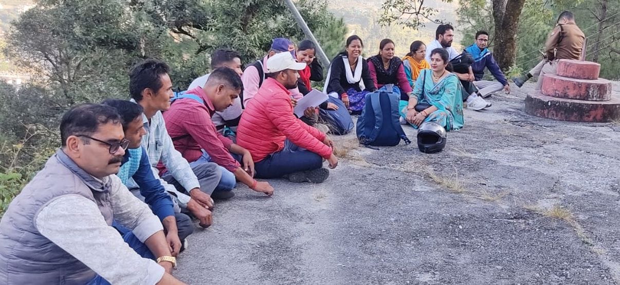 Guest teachers staged a strike demanding salary