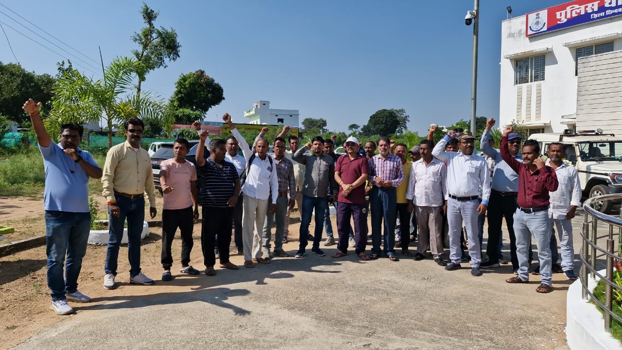 निगम कर्मचारियों का प्रदर्शन