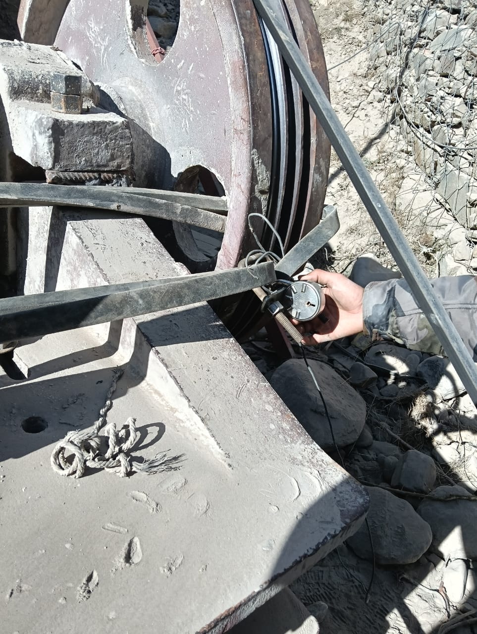 Forest department seizes crusher running illegally in Sechu drain of Pangi.