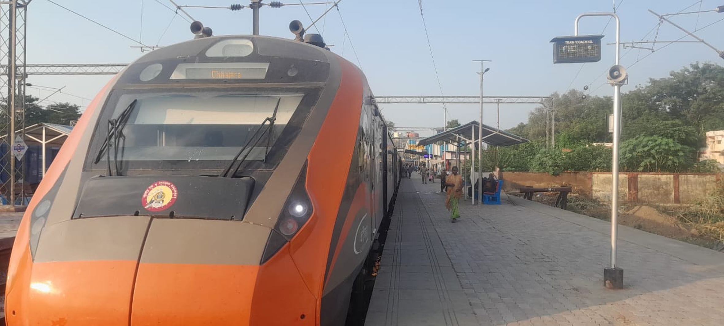 Vande Bharat: Passengers are not getting blankets in the train in this cold weather, blowers are not working