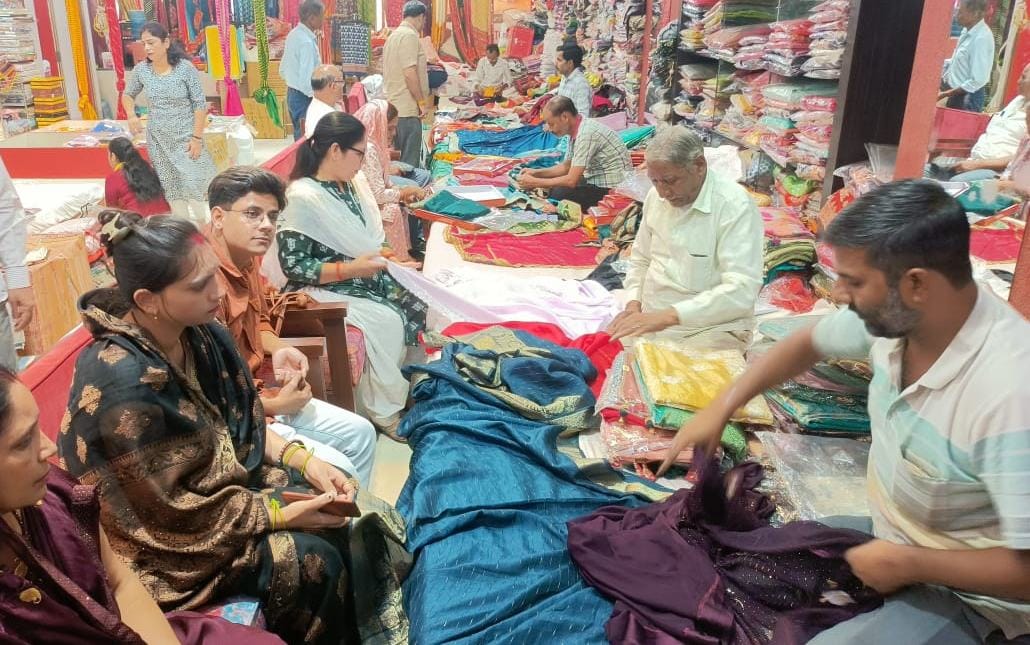 Textile market decorated, hope for good business