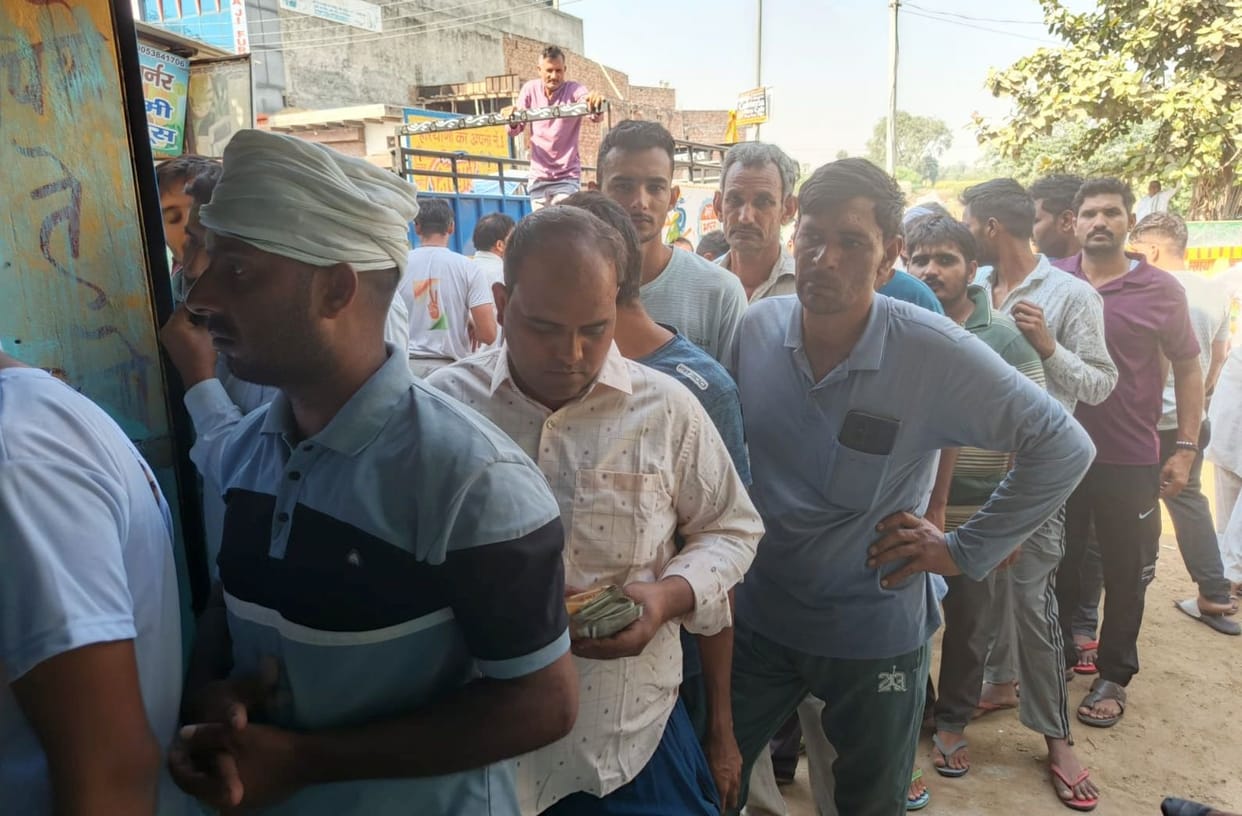 Long queue for Julana DAP