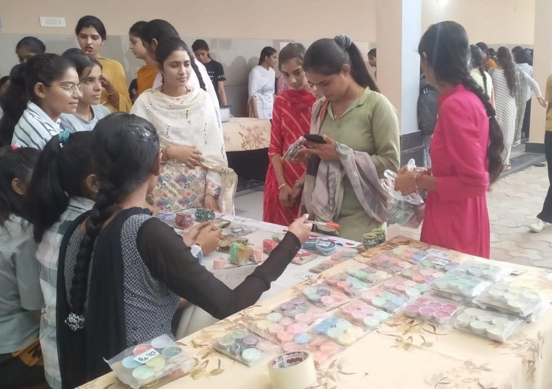 Girl students organized Diwali fair, sold goods prepared by themselves