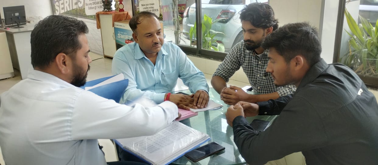 Advance booking is being done on Dhanteras, 200 cars and three thousand bikes are booked