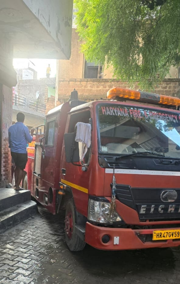 A house caught fire due to inflammable material, 21-year-old youth died