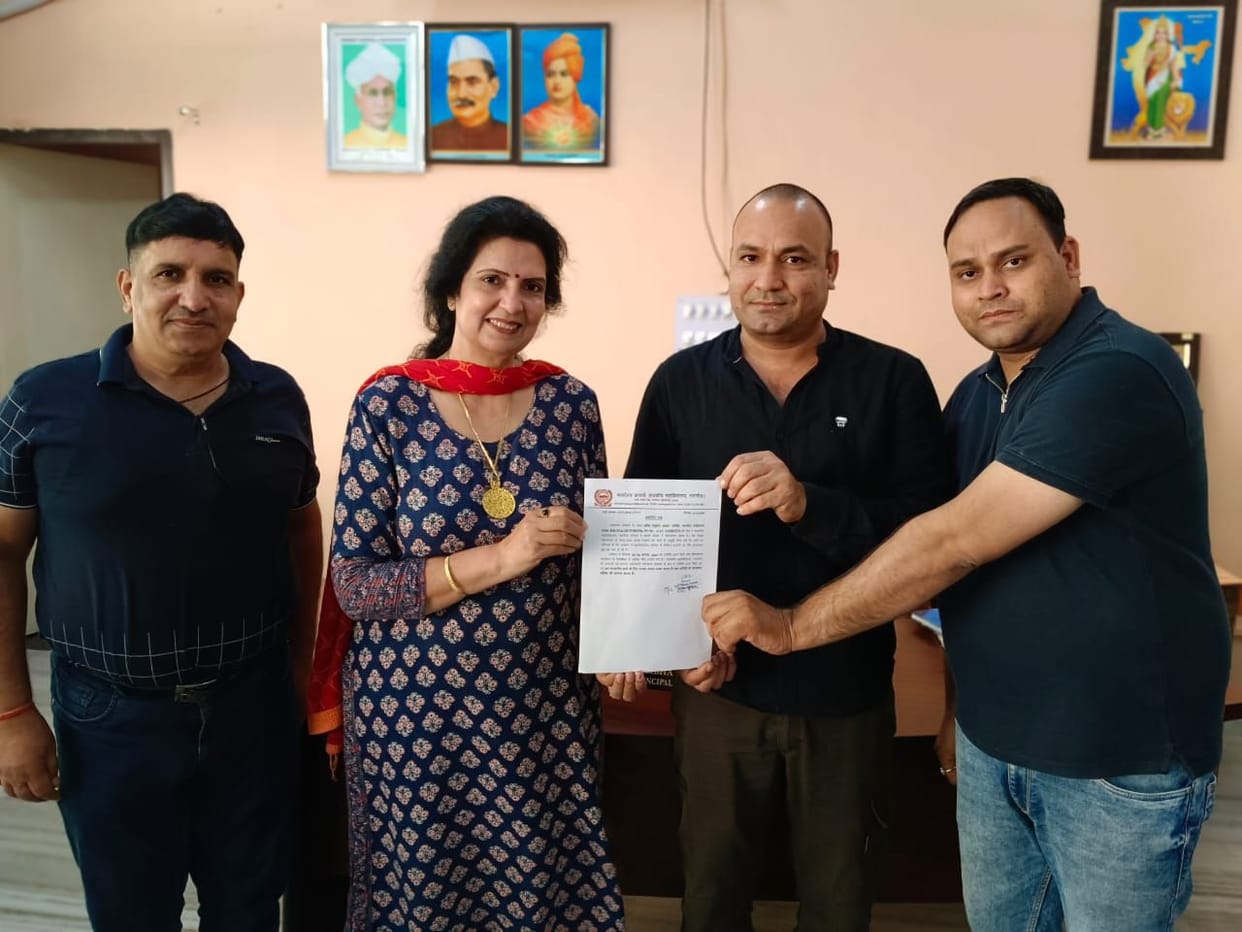 Dr. Jaydayal and Dr. Umesh Saini honored