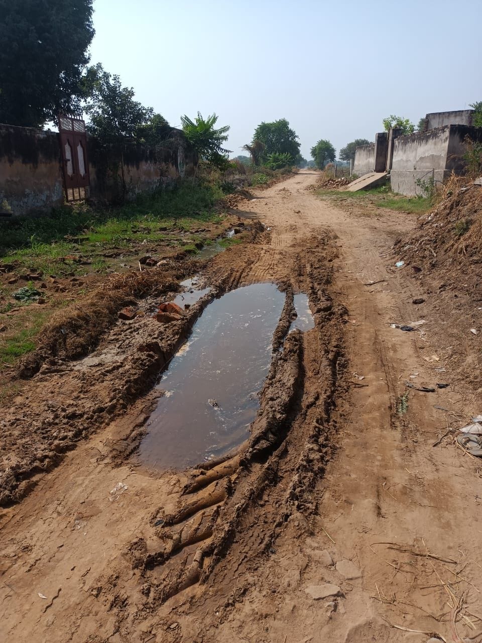 Jailaf-Dohar road not started even after leaving the tender, villagers upset