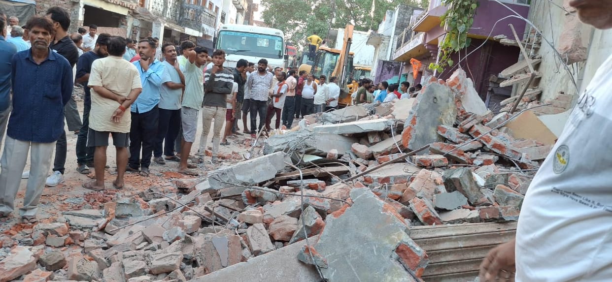 Administration's bulldozer runs on illegal encroachment in Paraspur