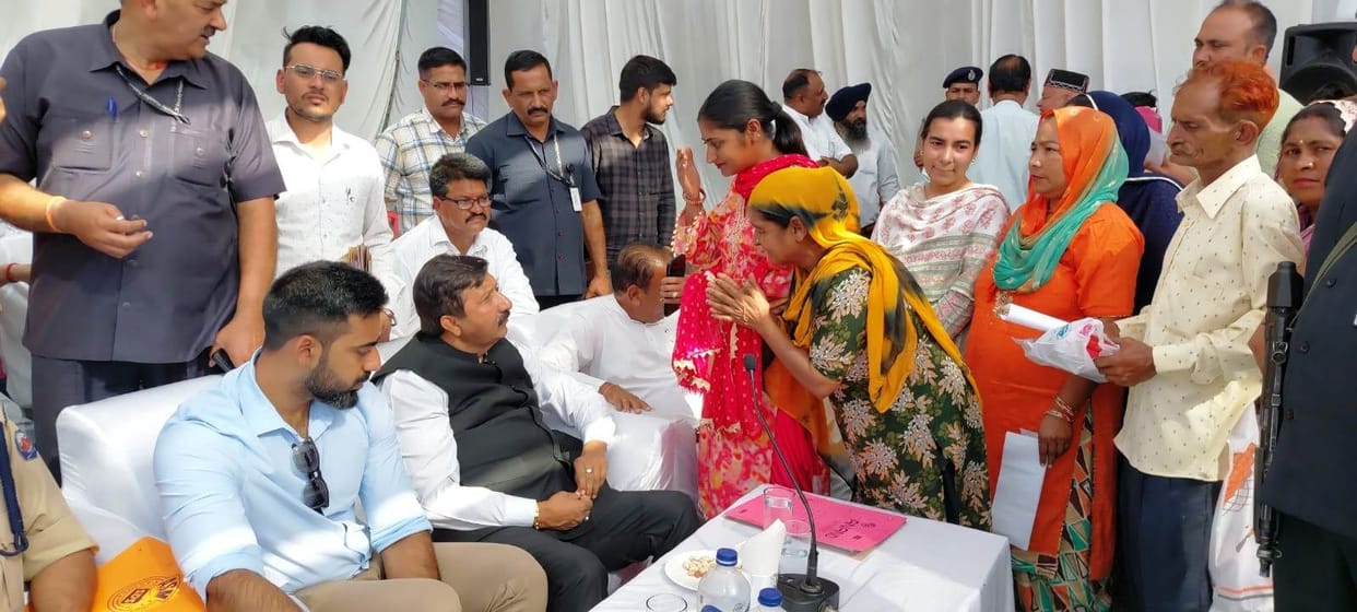 Mukesh ji, eye doctor is not available in the hospital.