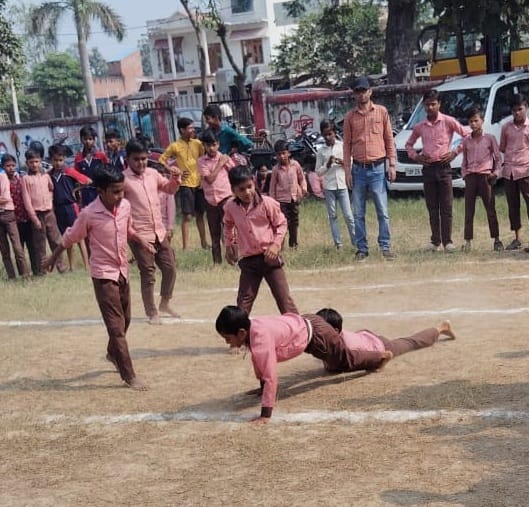 Anshudas and Nisha won the 400 meter race