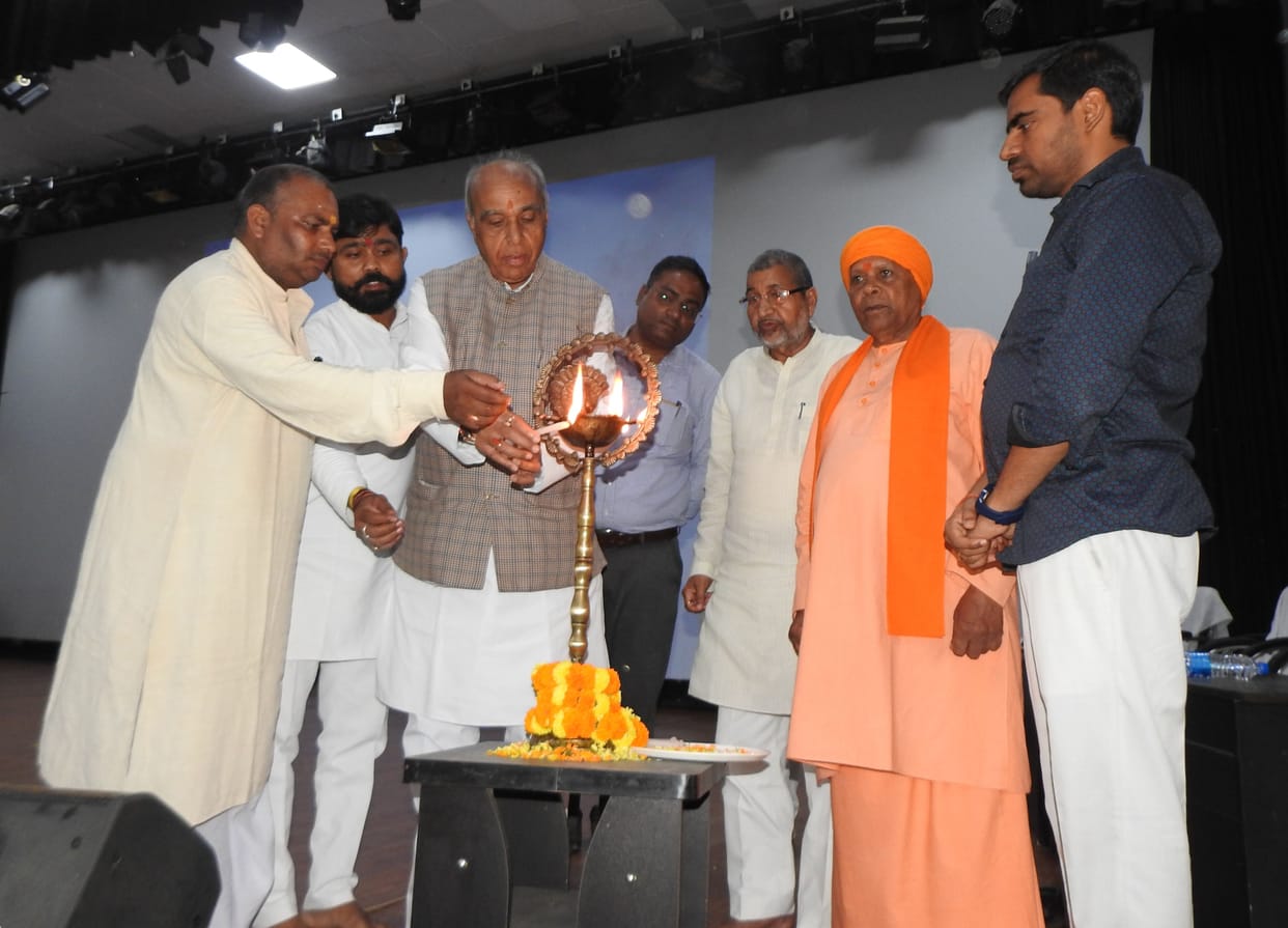 Scholarship distributed to students of Sanskrit schools