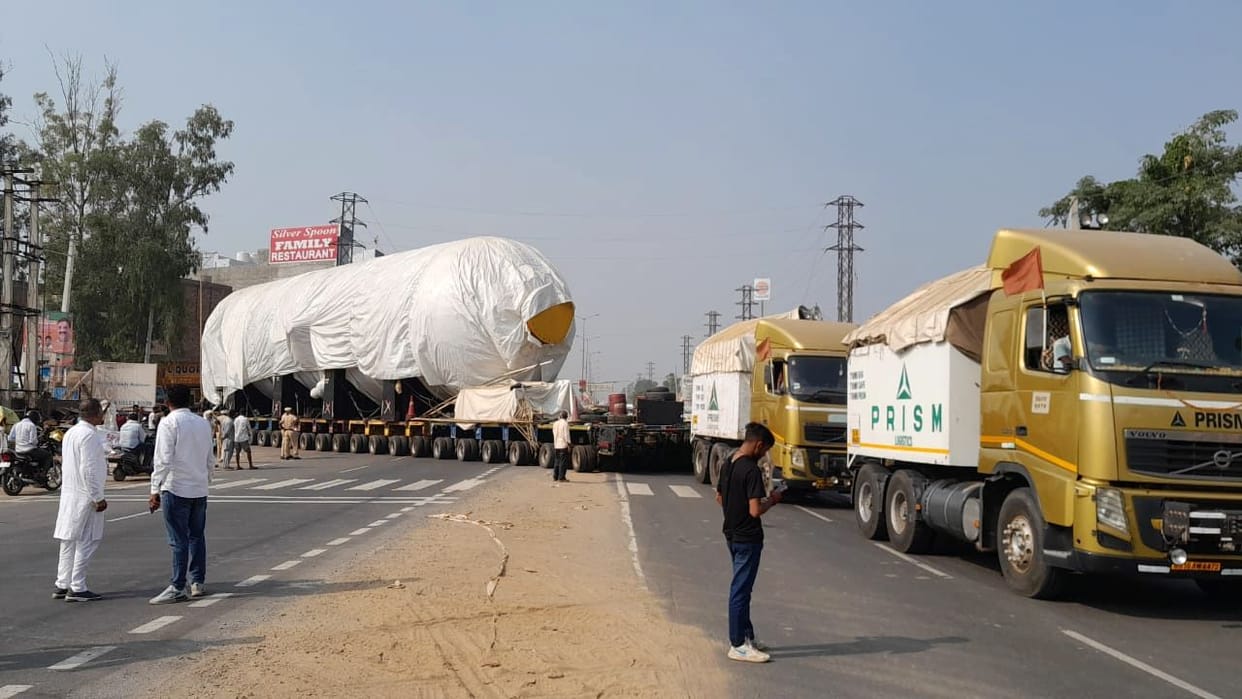 Wires had to be removed to pass two 800 tonne cylinders, trains stopped