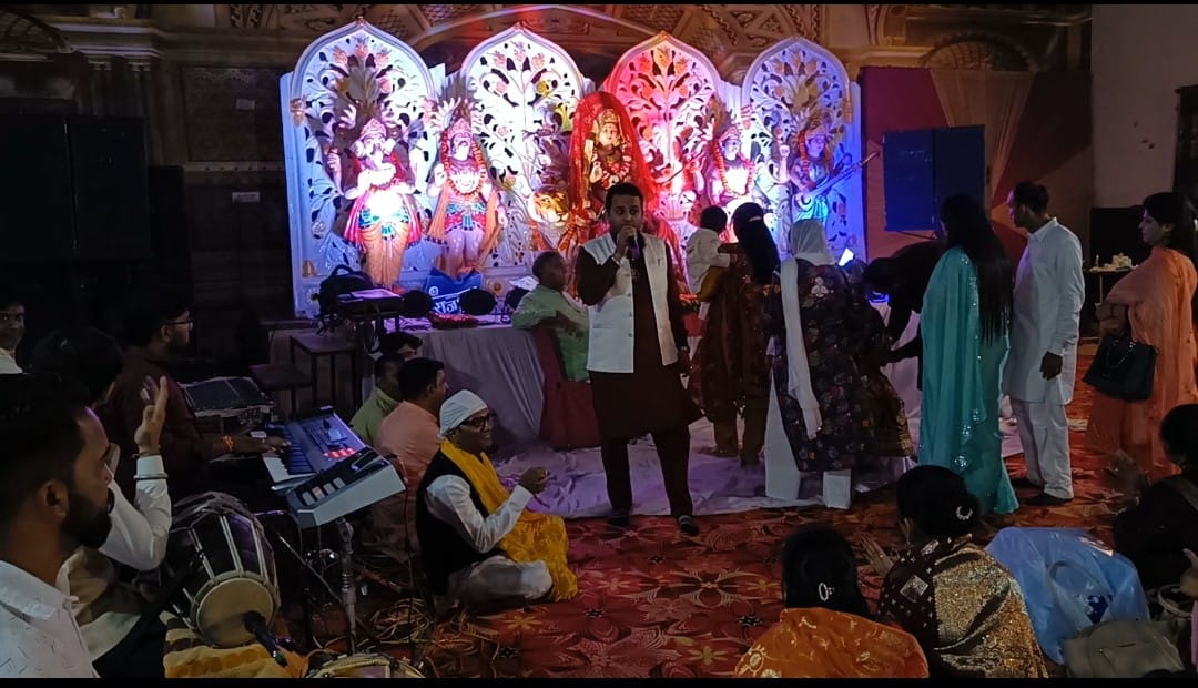 Devotees danced to the hymns in Bhagwati Jagran.