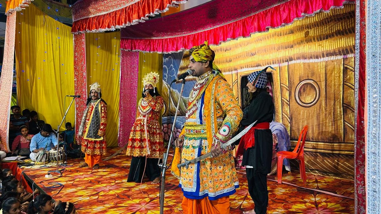 Kevat Samvad, Surpanakha Nashik Bhang, Sita Haran, Shabari Milan were staged live.