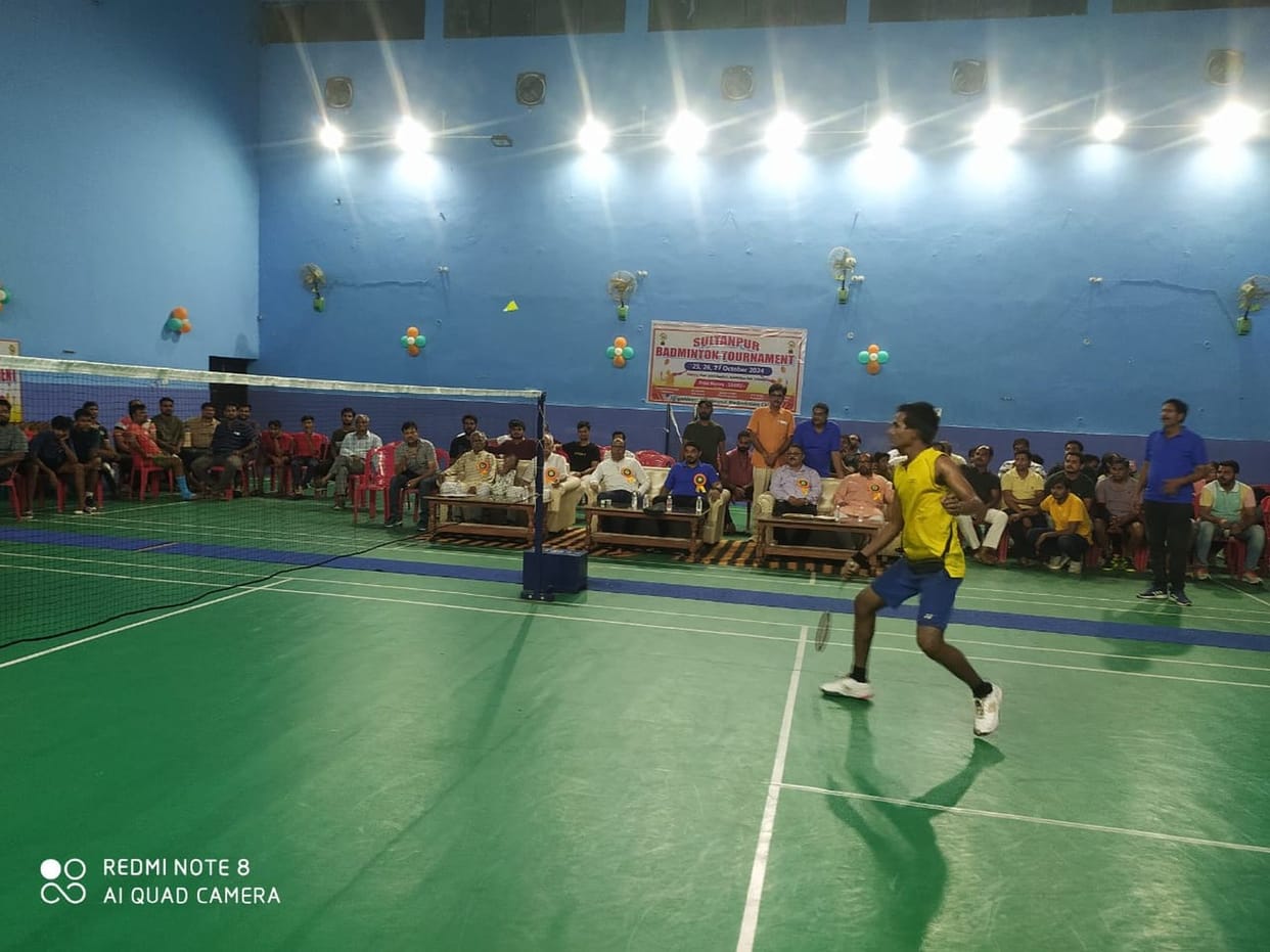 Rahul of Azamgarh won the title in badminton open singles.