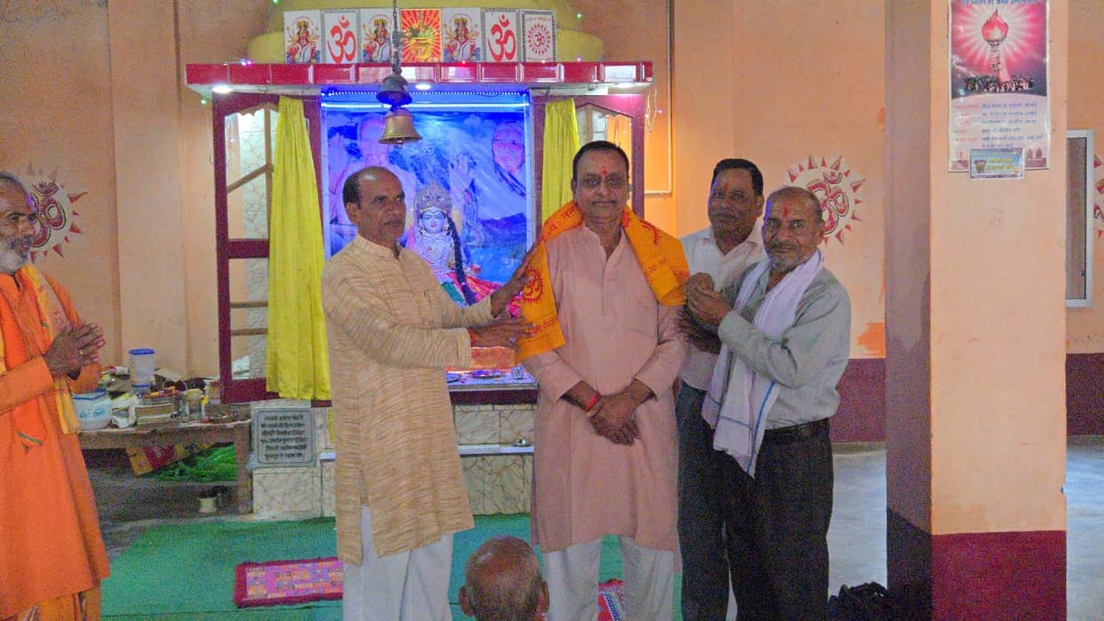 Yagya was performed at two places, the vice president of the sugar mill was honored